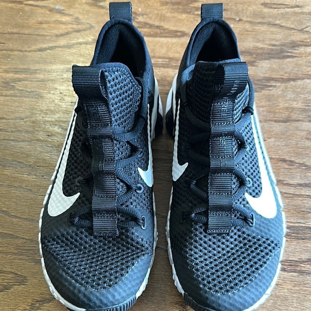 Nike Black Athletic Shoes - Picture 3 of 4